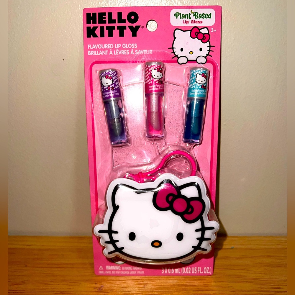 Hello Kitty
Flavored Lip Gloss
Zipper Pouch
